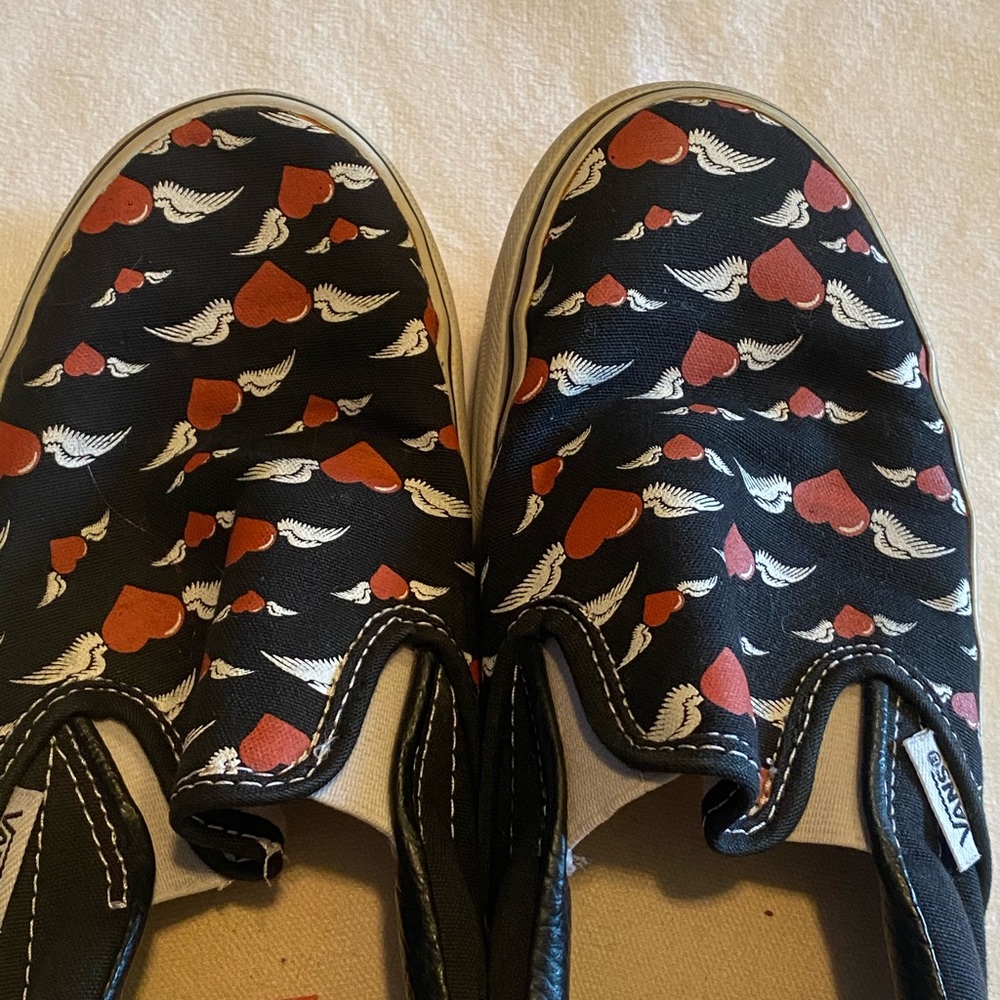 Vans size 7 winged hearts black shoes